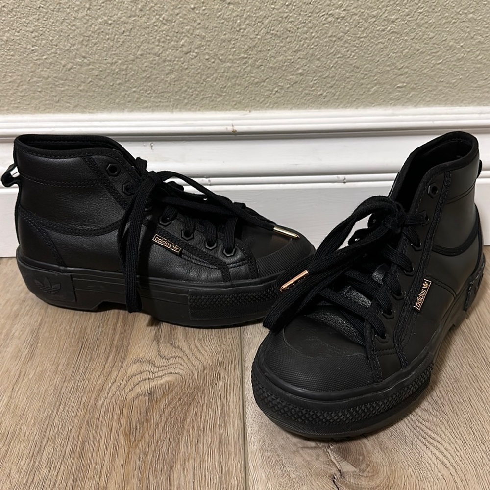 Adidas “Niza Trek”